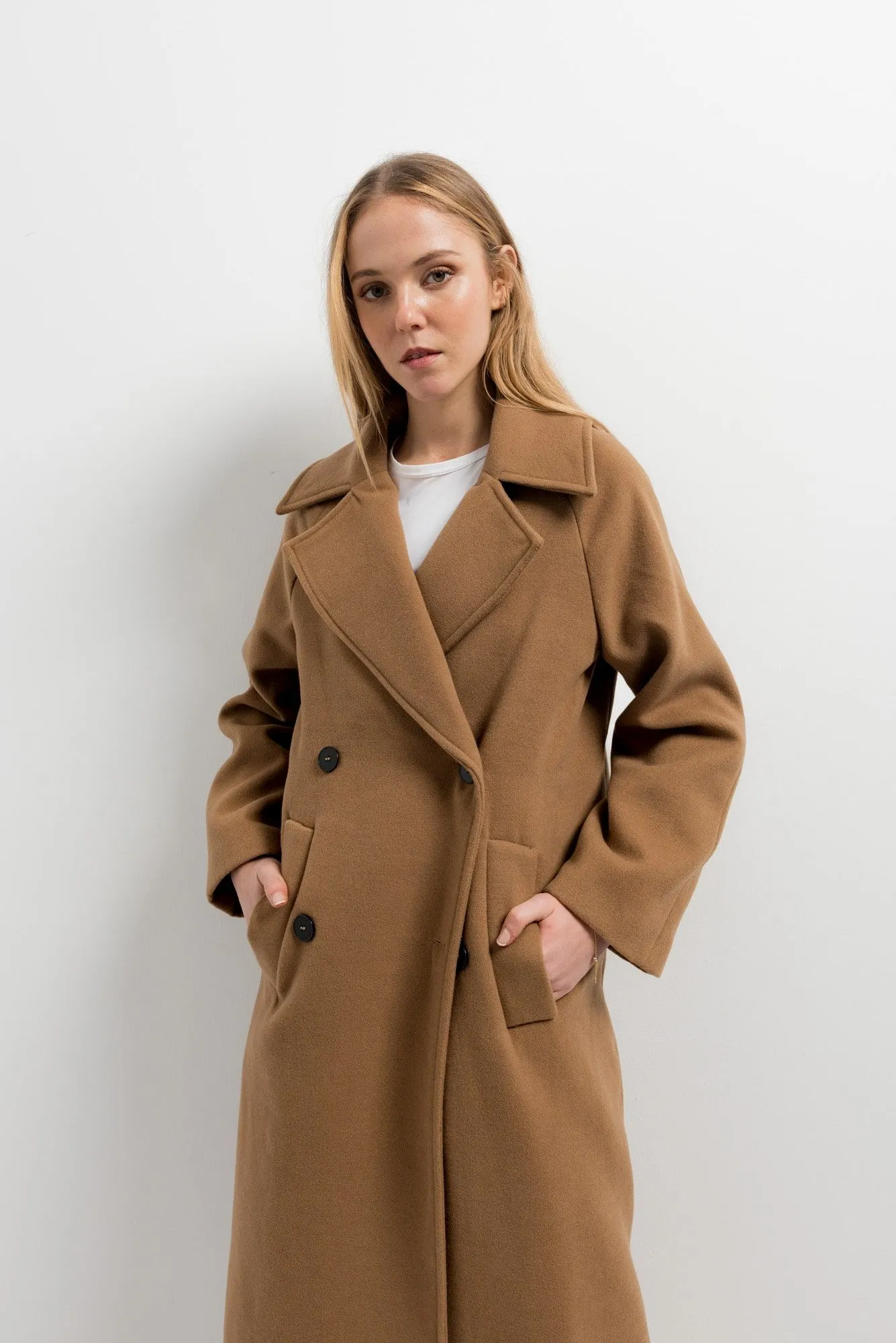 Abrigo cuello solapa para mujer color beige cierre cruzado