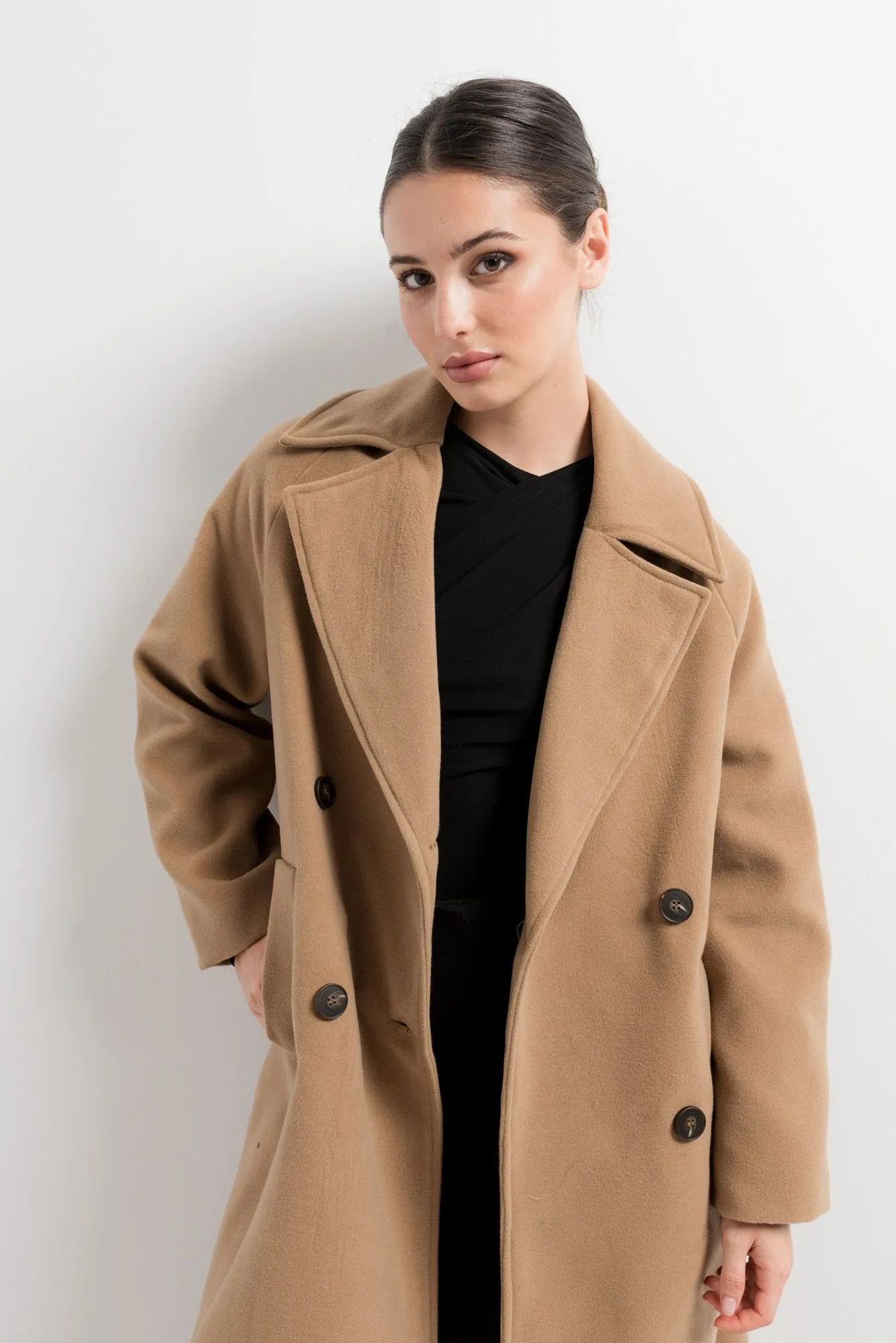 Abrigo cuello solapa para mujer color beige cierre cruzado