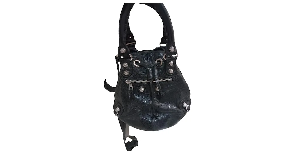 Balenciaga Pompón Negro 
