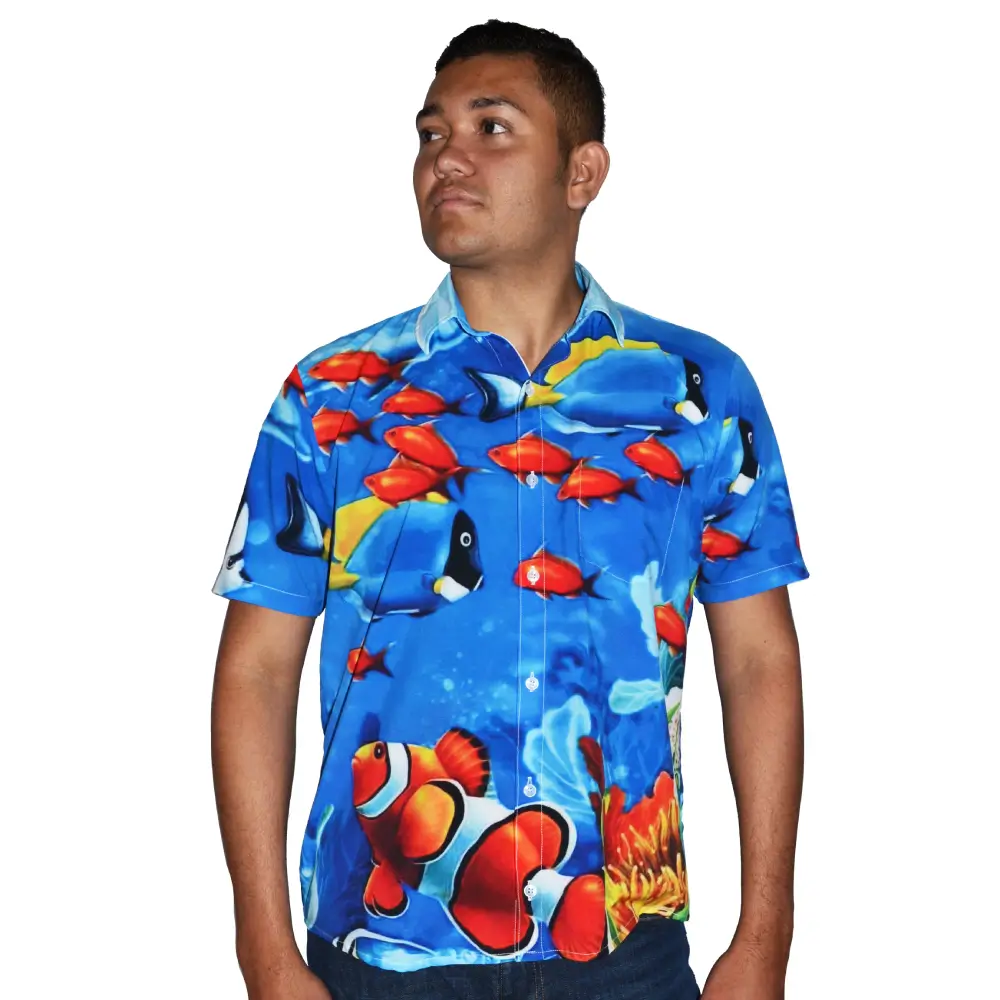 Camisa estampada, peces de colores.