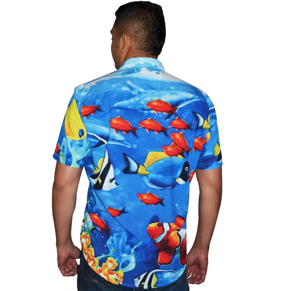 Camisa estampada, peces de colores.