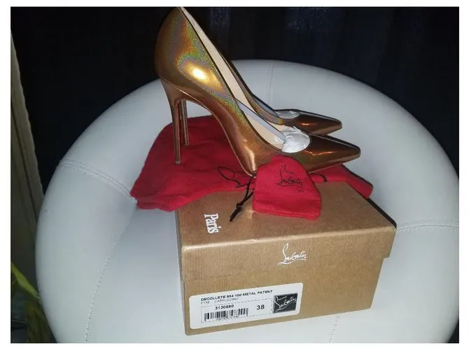 Christian Louboutin Locuras de Pigalle Dorado 