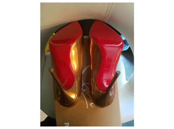 Christian Louboutin Locuras de Pigalle Dorado 