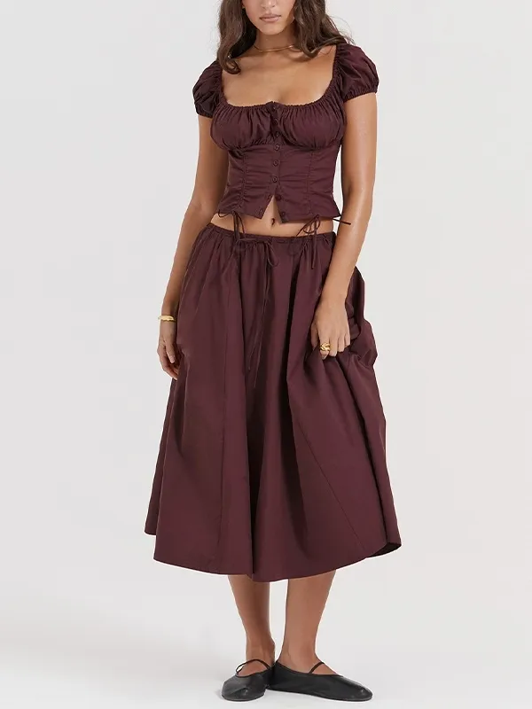 Conjunto de camiseta corta con falda midi y manga abullonada con cordón liso