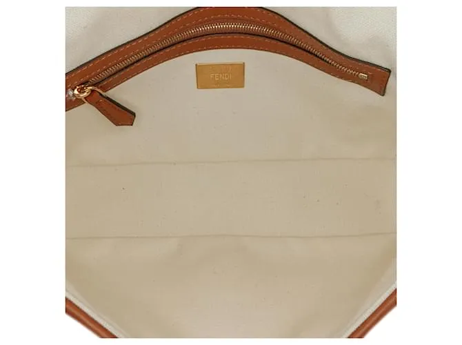 Fendi Baguette de lona bordada blanca mediana Blanco 