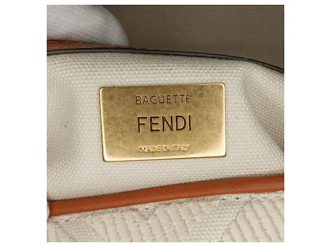 Fendi Baguette de lona bordada blanca mediana Blanco 