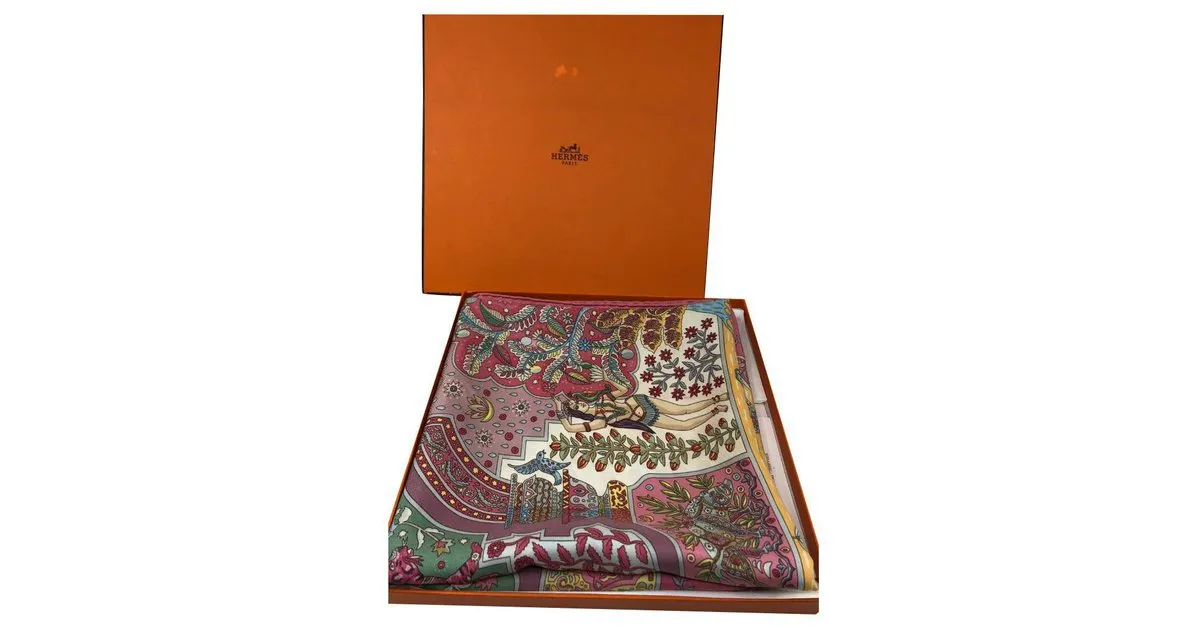 Hermès Aux portes du palais. Rosa Beige 