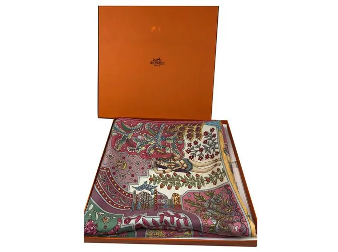 Hermès Aux portes du palais. Rosa Beige 