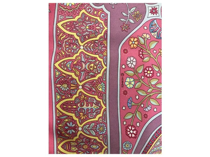 Hermès Aux portes du palais. Rosa Beige 