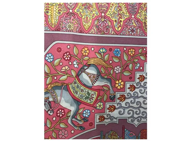 Hermès Aux portes du palais. Rosa Beige 