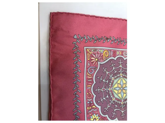 Hermès Aux portes du palais. Rosa Beige 