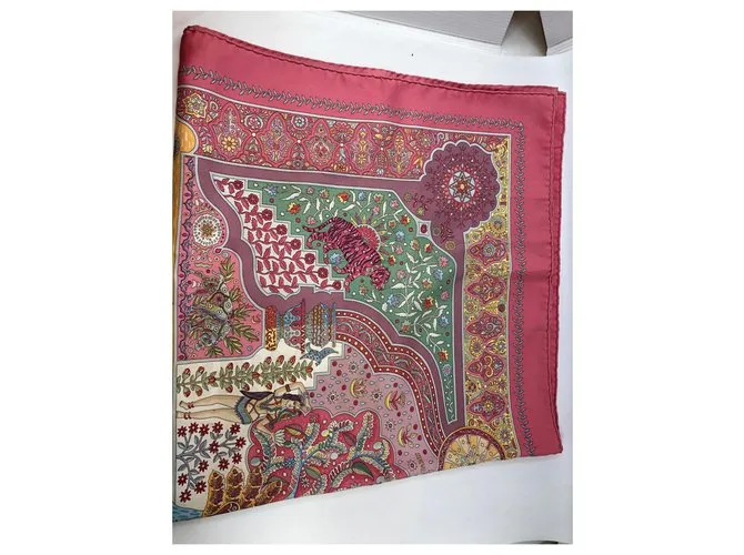 Hermès Aux portes du palais. Rosa Beige 