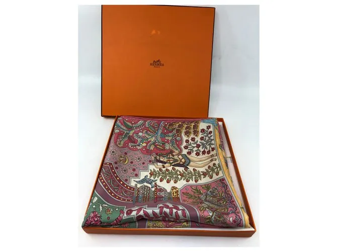 Hermès Aux portes du palais. Rosa Beige 