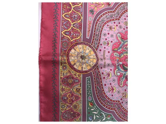 Hermès Aux portes du palais. Rosa Beige 