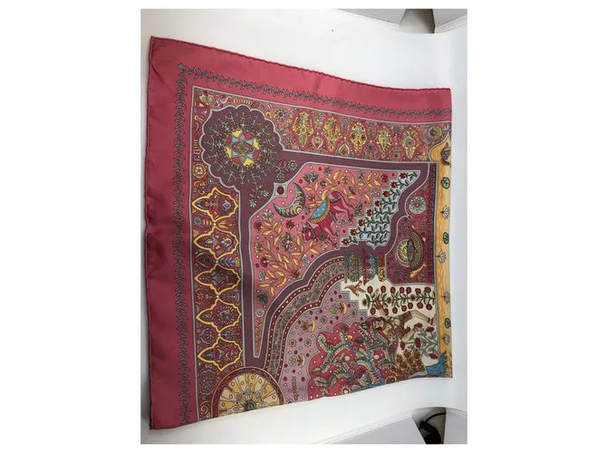 Hermès Aux portes du palais. Rosa Beige 