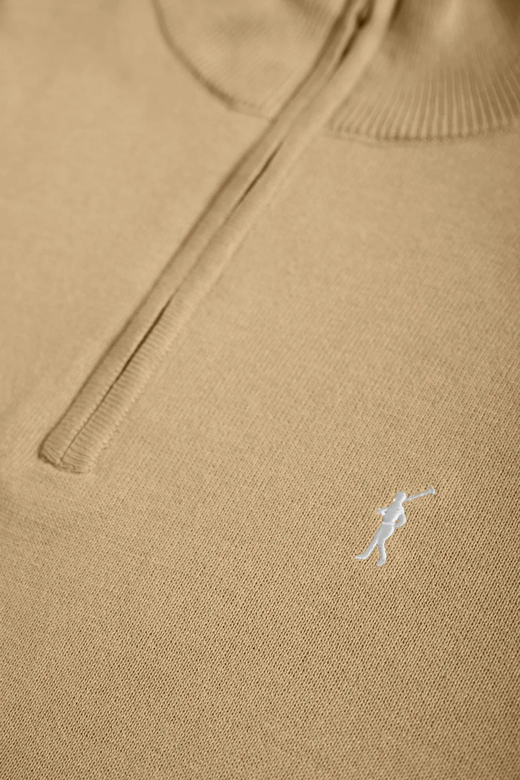 Jersey color camel de punto de cuello subido y cremallera y logo Rigby Go