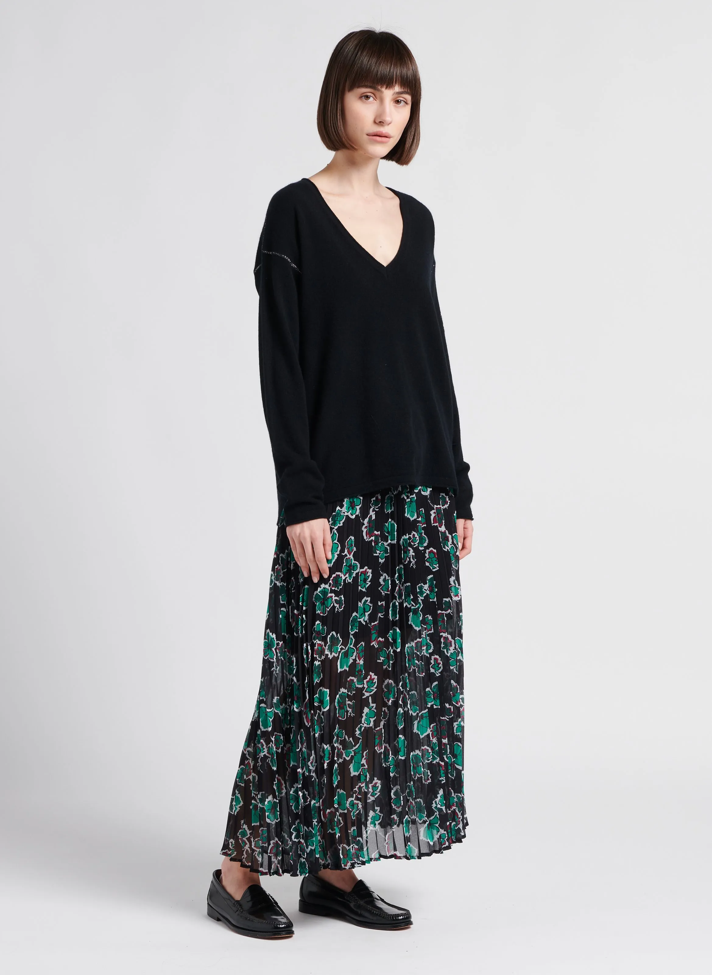 Jersey de cachemira con cuello de pico en negro