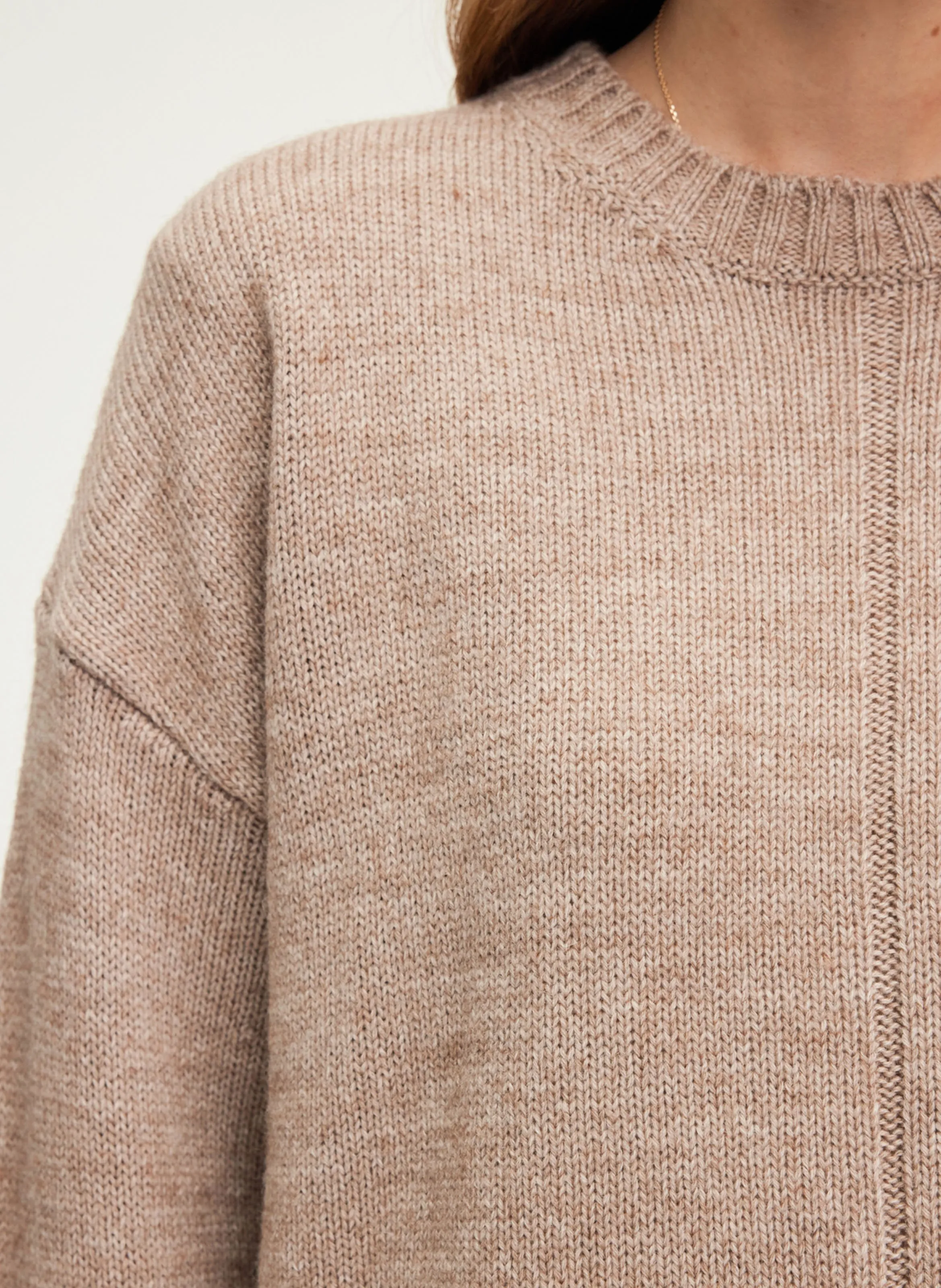 JOSSIA  JERSEY RECTO DE MEZCLA DE LANA CON CUELLO REDONDO EN BEIGE
