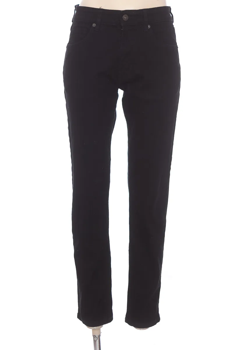 PANTALóN COLOR NEGRO  BERSHKA