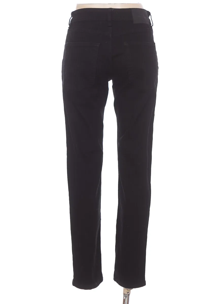 PANTALóN COLOR NEGRO  BERSHKA
