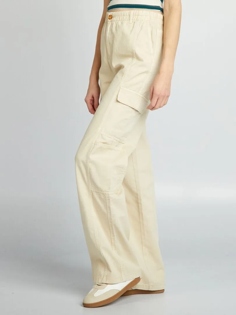 PANTALóN CON MúLTIPLES BOLSILLOS  BEIGE