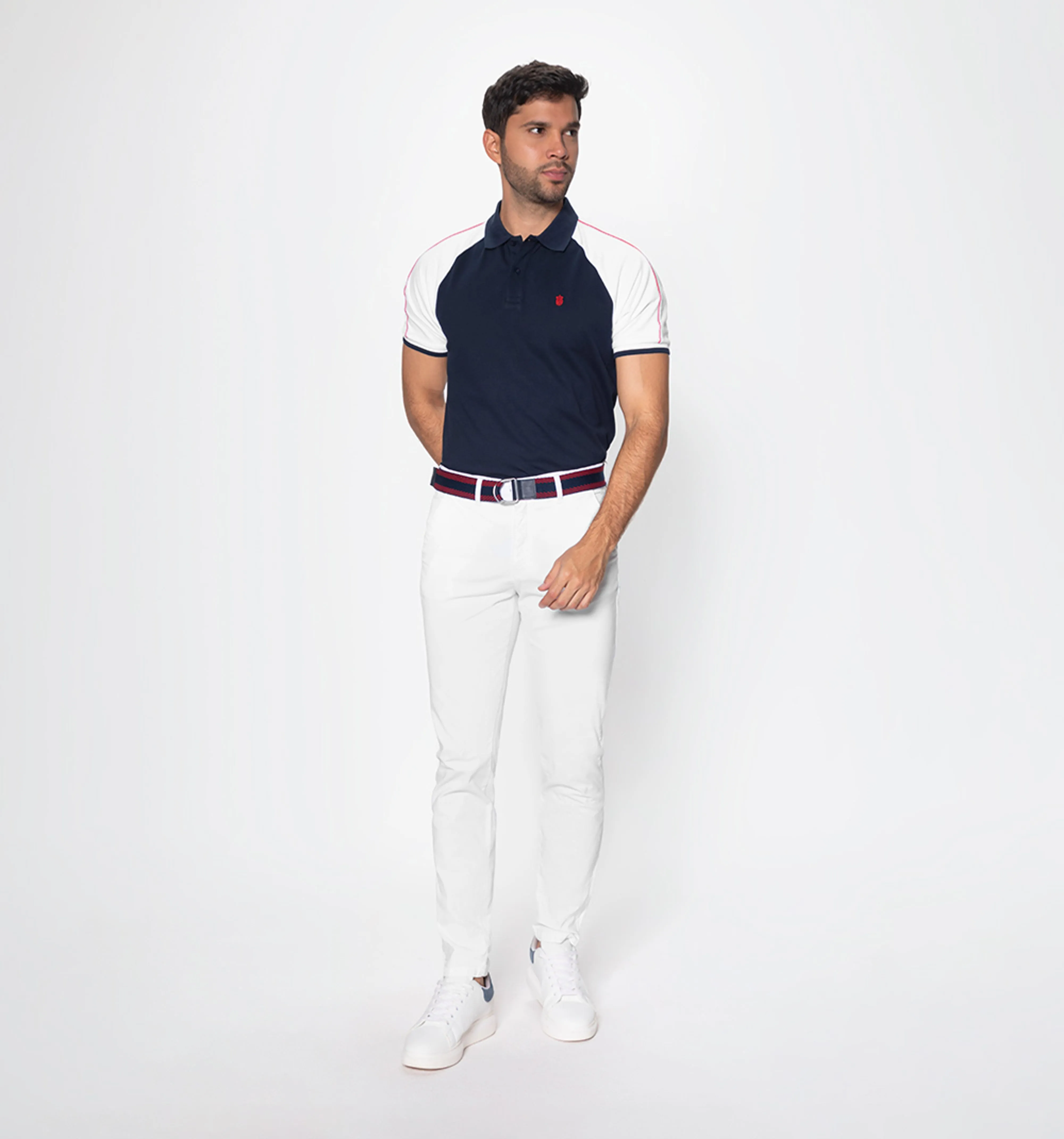 Pantalón tipo chino con correa