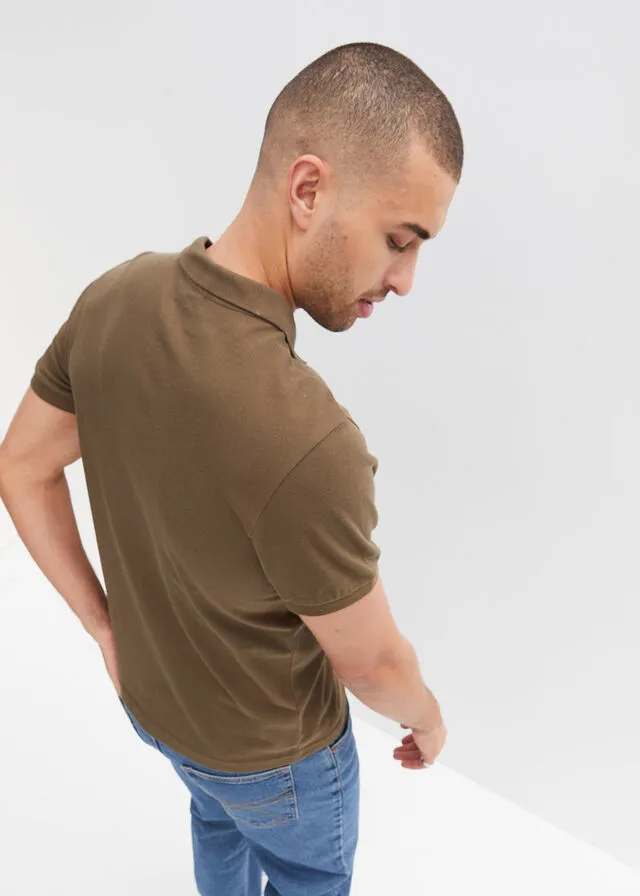 Polo de algodón con corte slim y manga corta Oliva