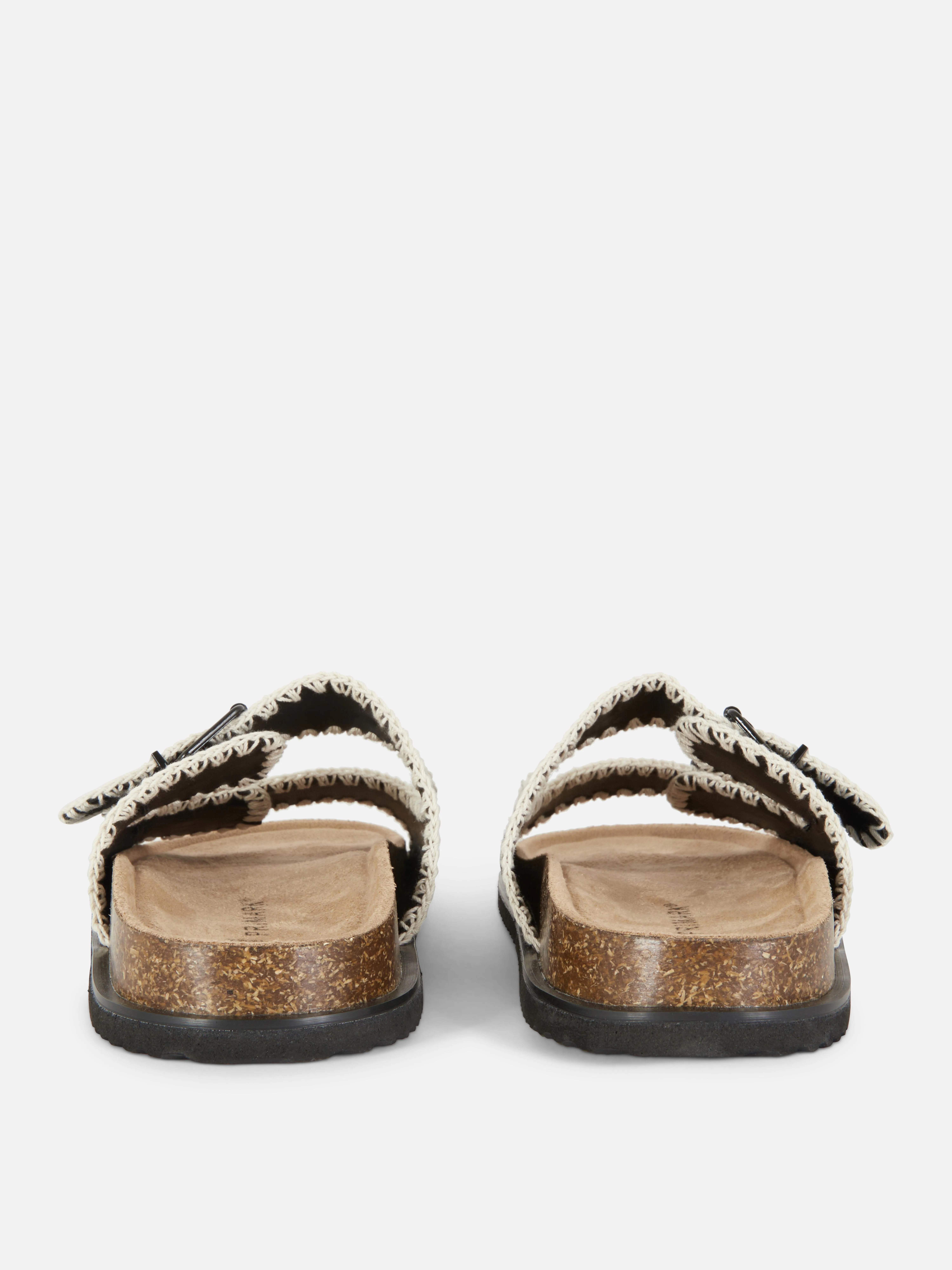 Sandalias con plantilla y pespuntes