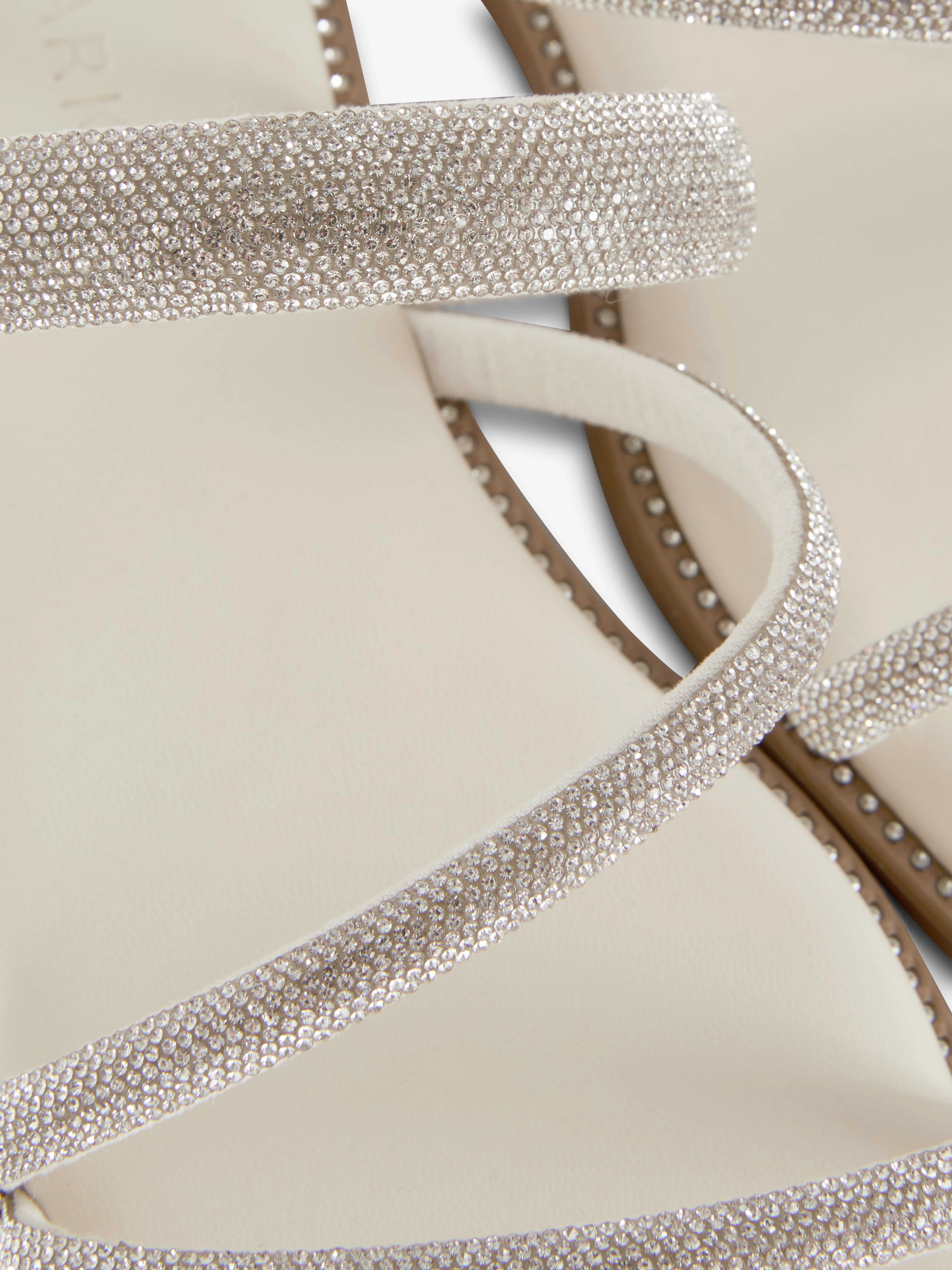 Sandalias con tira de strass