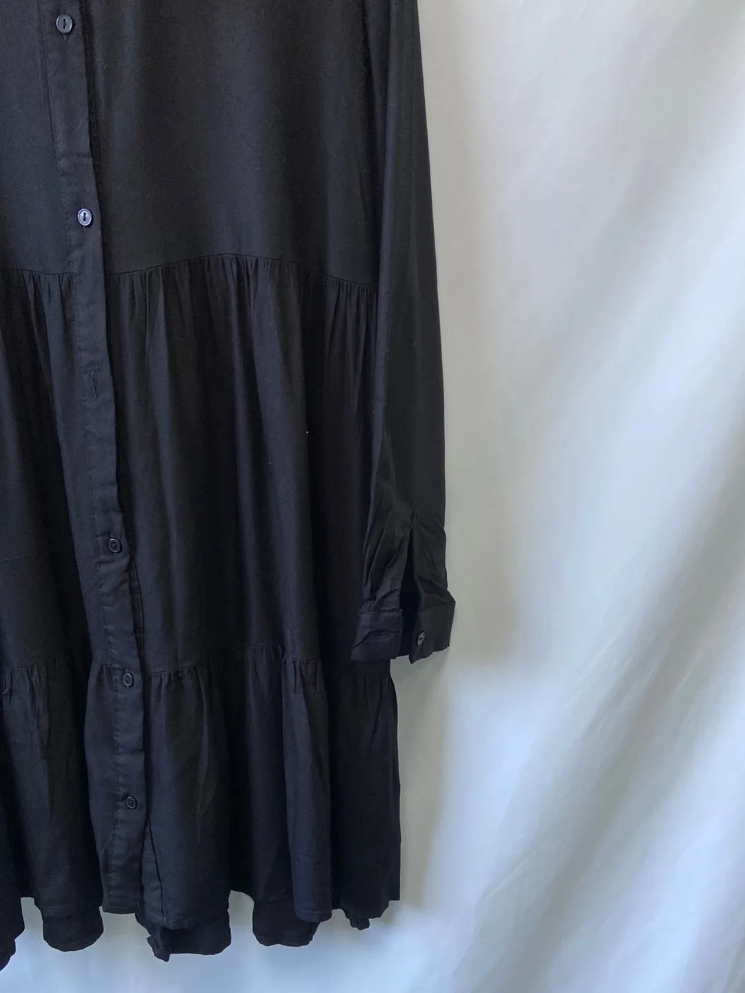 STRADIVARIUS.Vestido negro camisero T.M