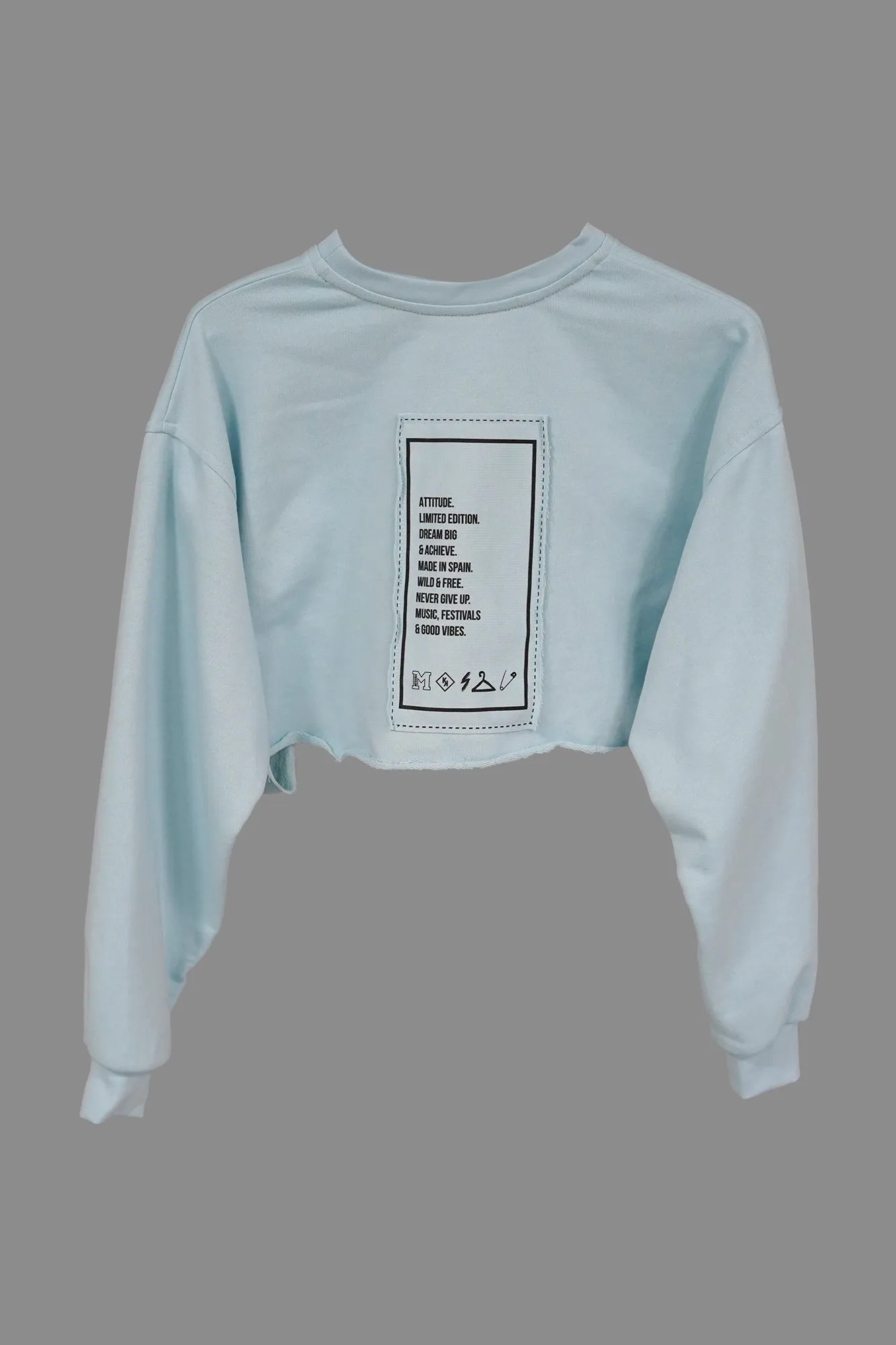 Sudadera cropped parches · AZUL CIELO ·