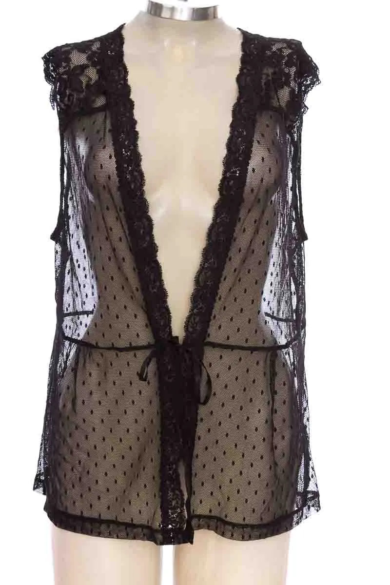 TOP / CAMISETA COLOR NEGRO  APT.9