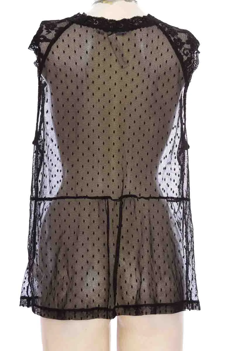TOP / CAMISETA COLOR NEGRO  APT.9