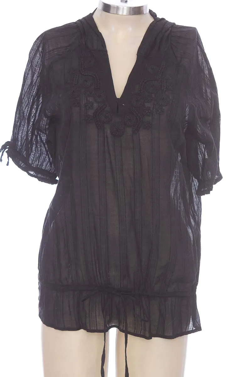 TOP / CAMISETA COLOR NEGRO  PRONTO