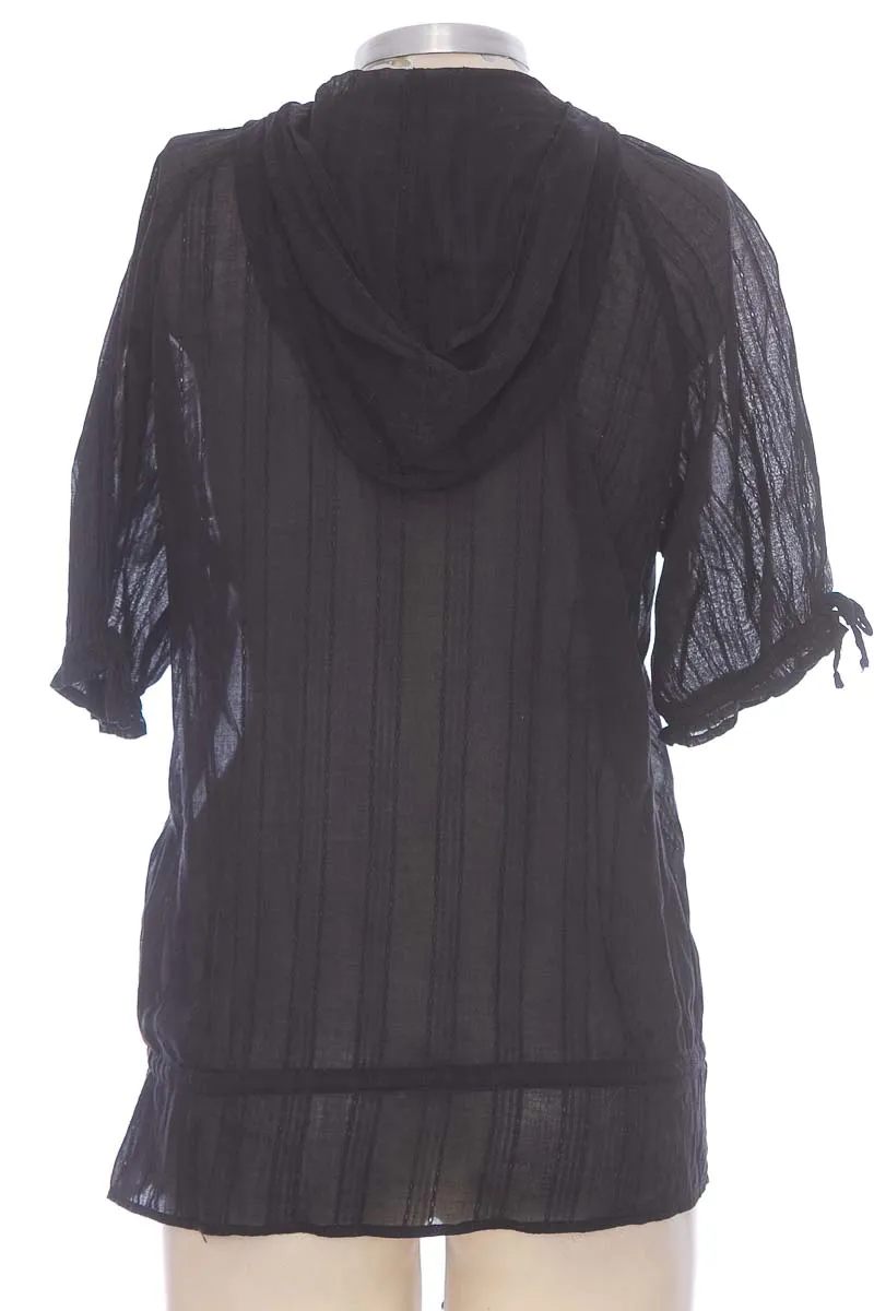 TOP / CAMISETA COLOR NEGRO  PRONTO
