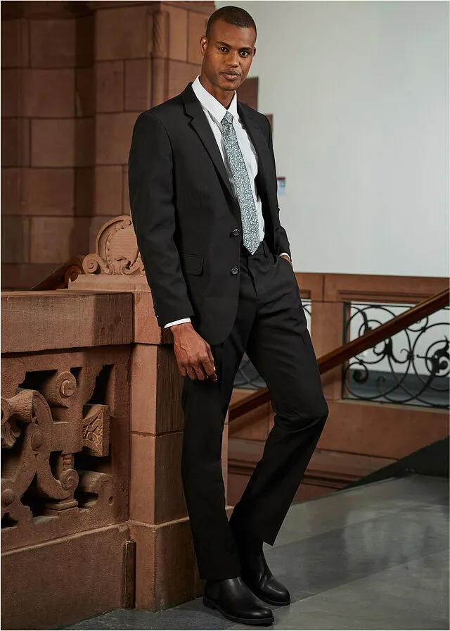 TRAJE (4 PIEZAS): AMERICANA, PANTALóN, CAMISA, CORBATA NEGROBLANCOPLATA