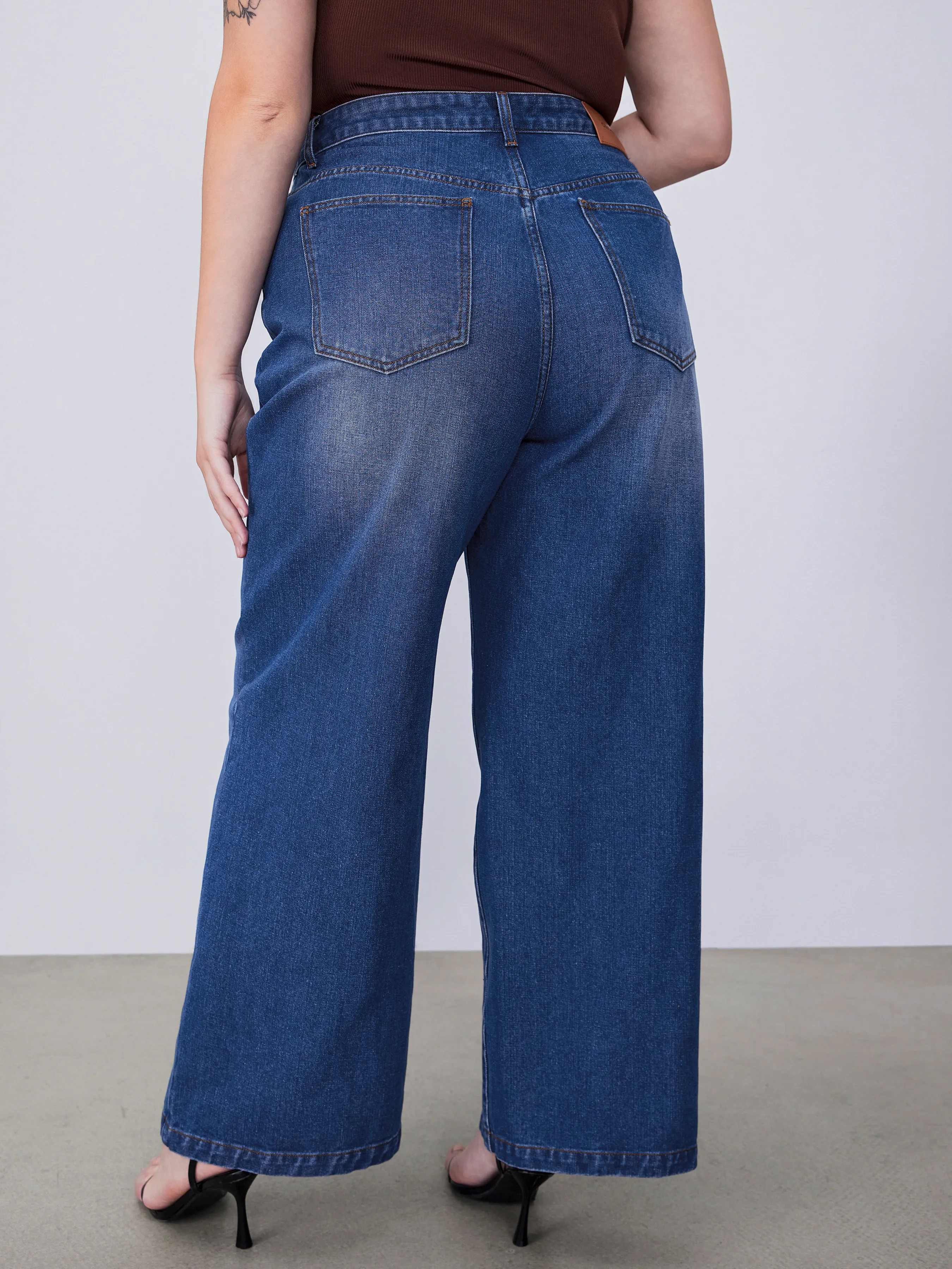 Vaqueros rectos de tiro medio en color liso Curvy