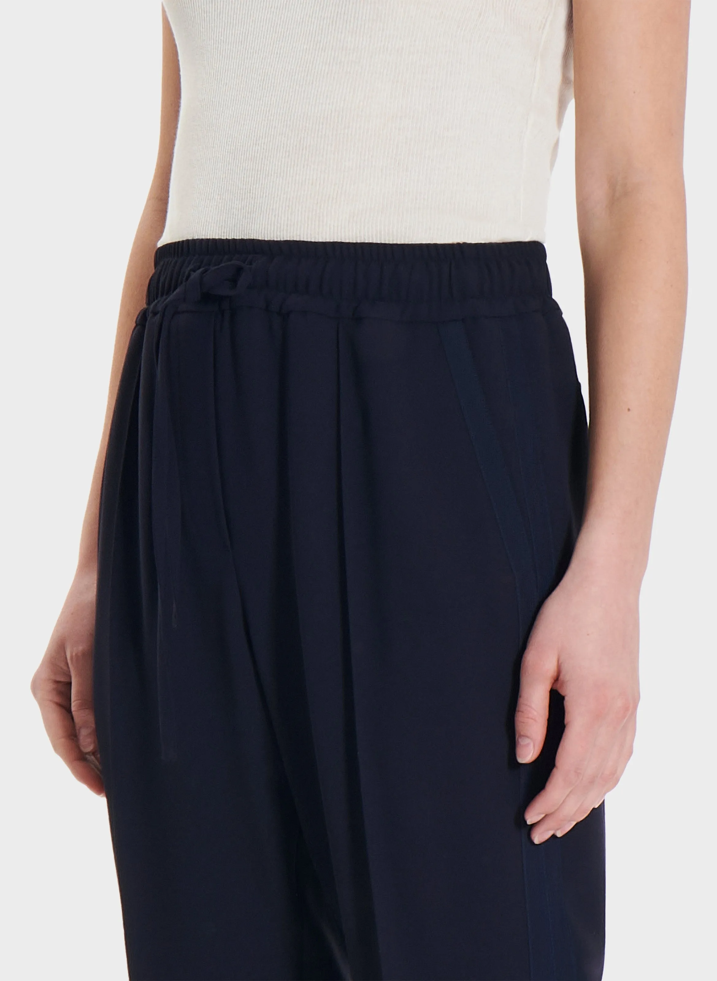 ZAPA PIEL  PANTALóN CON PINZAS Y CORDóN AJUSTABLE EN AZUL